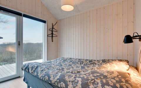 Gubbe - 500M from the Sea: Madera, Habitación, Cama, Techo, Diseño De Interiores, Lecho, Casa, Sábana, Marco De La Cama, Habitación