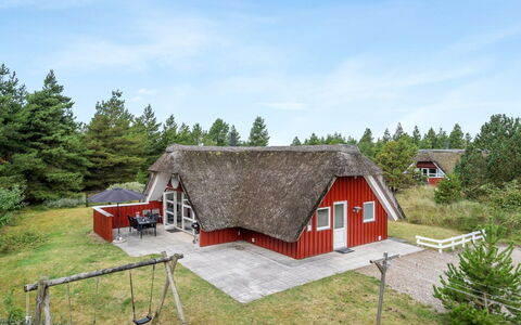 Gunlög - 3.1Km from the Sea: Arquitectura, Techo, Casa, Material Compuesto, La Luz Del Día, Vía Muerta, Entrada De Coches