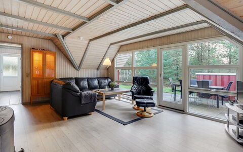 Gunlög - 3.1Km from the Sea: Madera, Techo, Diseño De Interiores, Piso, Mueble, Suelos De Madera, Suelo, Casa, Madera Dura, Sala