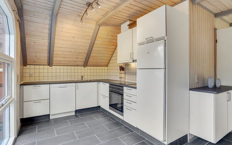 Gunlög - 3.1Km from the Sea: Madera, Piso, Cocina, Techo, Suelo, Mostrador, Habitación, Departamento, Suelos De Madera, Madera Dura