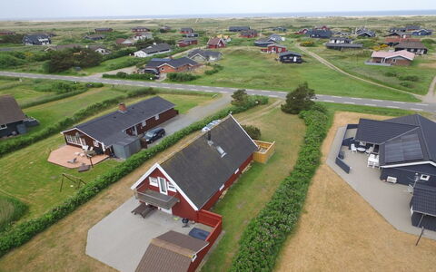 Andor - 500M from the Sea: Arbusto, Diseño Urbano, Cobertura Del Suelo, Ladrillo, Departamento, Inmuebles, Enladrillado, Balcón, Paisajismo