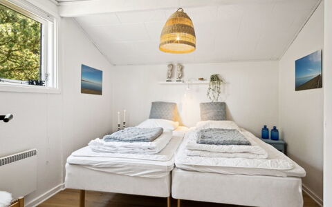 Inga - 1.3Km from the Sea: Habitación, Cama, Madera, Diseño De Interiores, Lecho, Sábana, Suelo, Mueble, Piso, Techo
