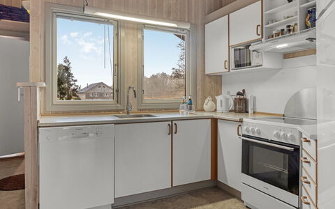 Vivan - 3.8Km from the Sea: Cocina, Aparato De Cocina, Madera, Electrodoméstico, Mostrador, Gabinetes, Diseño De Interiores, Piso, Habitación, Electrodoméstico
