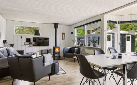 Bogatin - 1Km from the Sea: Madera, Diseño De Interiores, Piso, Techo, Suelo, Sala, Sofá, Mueble, Suelos De Madera, Casa