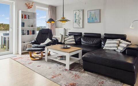 Aappo - 2.3Km from the Sea: Mueble, Diseño De Interiores, Piso, Sofá, Suelo, Madera, Sala, Suelos De Madera, Habitación, Casa