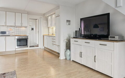 Aappo - 2.3Km from the Sea: Mueble, Piso, Diseño De Interiores, Suelo, Cocina, Madera, Techo, Gabinetes, Habitación, Sofá
