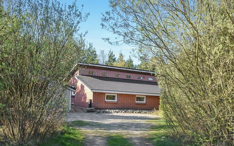 Elsy - 2.6Km from the Sea: Madera, Casa, Cabaña, Casa, Techo, Área Rural, Vía Muerta, Cuarto De Troncos, Edificios Del Jardín, Madera Dura