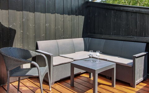Tora - 3Km from the Sea: Madera, Mueble Para Exteriores, Mesa Al Aire Libre, Madera Dura, Cubierta, Manchas De Madera, Patio, Jardín, Material Natural, Tablón