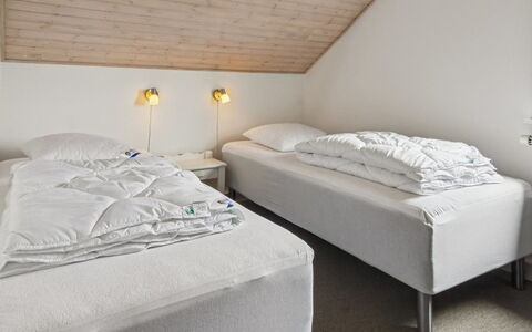 Femja - 2.3Km from the Sea: Cama, Habitación, Sábana, Lecho, Madera, Techo, Diseño De Interiores, Suelo, Linos, Marco De La Cama