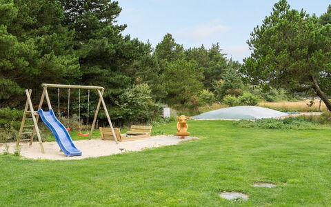 Krum - 4.5Km from the Sea: Arbusto, Diseño Urbano, Cobertura Del Suelo, Ladrillo, Departamento, Inmuebles, Enladrillado, Balcón, Paisajismo