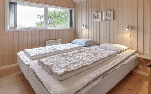 Oivi - 430M from the Sea: Habitación, Madera, Cama, Sábana, Lecho, Diseño De Interiores, Techo, Suelo, Piso, Marco De La Cama