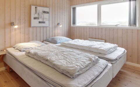 Oivi - 430M from the Sea: Habitación, Madera, Sábana, Cama, Lecho, Marco De La Cama, Techo, Linos, Congelación, Capa De Hielo
