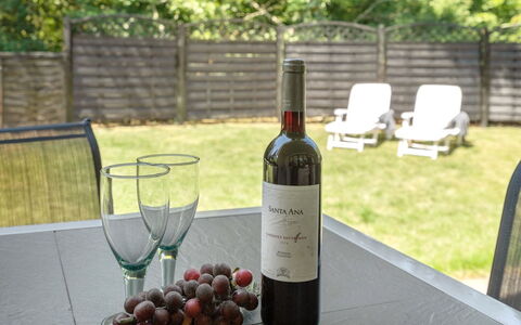 Marka - 2.5Km from the Sea: Botella, Botella De Vidrio, Vino, Botella De Vino, Drinkware, Barware, Copa De Vino