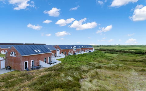 Reija - 2.3Km from the Sea: Arquitectura, Techo, Casa, Material Compuesto, La Luz Del Día, Vía Muerta, Entrada De Coches