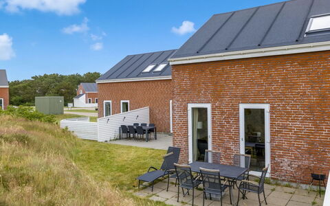 Reija - 2.3Km from the Sea: Arquitectura, Techo, Casa, Material Compuesto, La Luz Del Día, Vía Muerta, Entrada De Coches