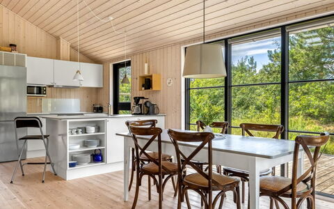 Turkka - 3.8Km from the Sea: Mueble, Diseño De Interiores, Madera, Piso, Techo, Cocina, Cocina Y Comedor Mesa, Mostrador, Silla, Mesa