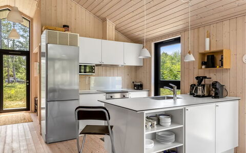 Turkka - 3.8Km from the Sea: Cocina, Aparato De Cocina, Madera, Mostrador, Diseño De Interiores, Piso, Mueble, Suelo, Techo, Cocina Y Comedor Mesa