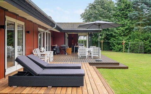 Malwina - 800M from the Sea: Madera, Mueble Para Exteriores, Mueble, Jardín, Casa, Porche, Techo, Cubierta, Sombra, Silla