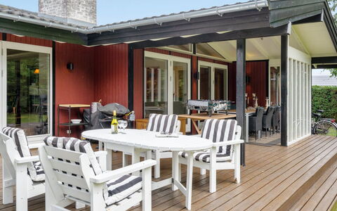 Malwina - 800M from the Sea: Madera, Mueble, Porche, Mueble Para Exteriores, Casa, Puerta, Casa, Silla, Sombra, Mesa Al Aire Libre
