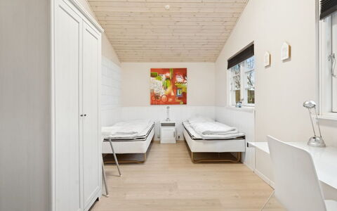 Mahalia - 300M from the Sea: Madera, Diseño De Interiores, Suelo, Piso, Techo, Habitación, Habitación, Cama, Suelos De Madera, Madera Dura