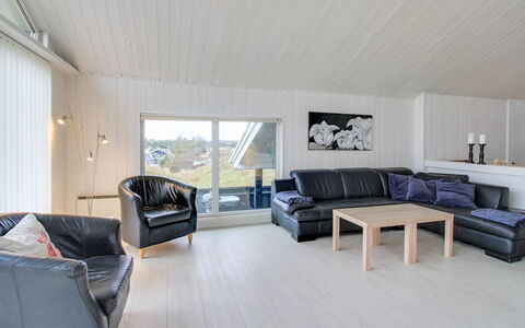 Hansina - 500M from the Sea: Madera, Techo, Piso, Suelos De Madera, Suelo, Diseño De Interiores, Madera Dura, Sala, Suelo Laminado, Habitación