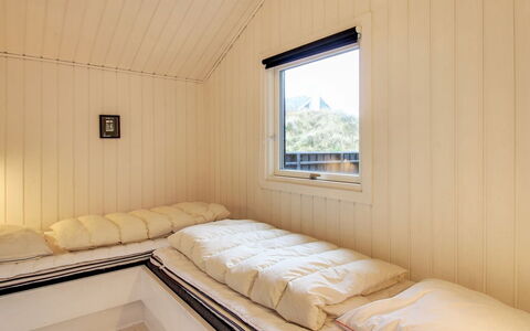 Hansina - 500M from the Sea: Madera, Piso, Suelo, Techo, Diseño De Interiores, Habitación, Madera Dura, Manchas De Madera, Cama, Habitación