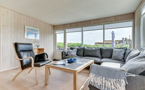 Kris - 200M from the Sea: Mueble, Diseño De Interiores, Piso, Suelo, Sofá, Madera, Techo, Suelos De Madera, Sala, Habitación