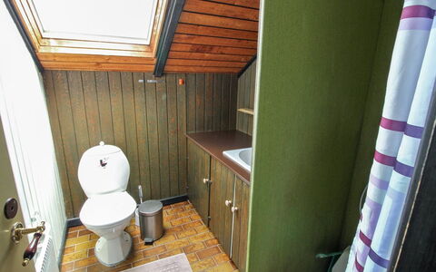 Keijo - 1.5Km from the Sea: Madera, Arreglo De Tubería, Suelo, Piso, Baño, Asiento Del Baño, Baño, Diseño De Interiores, Plomería, Lavabo Del Baño
