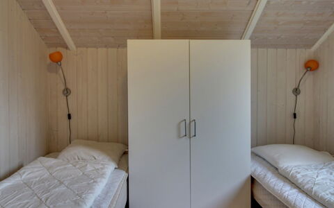 Eline - 1.5Km from the Sea: Habitación, Pared, Cama, Madera, Suelo, Piso, Sábana, Diseño De Interiores, Lecho, Habitación