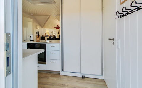Morlin - 2Km from the Sea: Piso, Madera, Diseño De Interiores, Suelo, Electrodoméstico, Techo, Habitación, Cocina, Suelos De Madera, Mueble