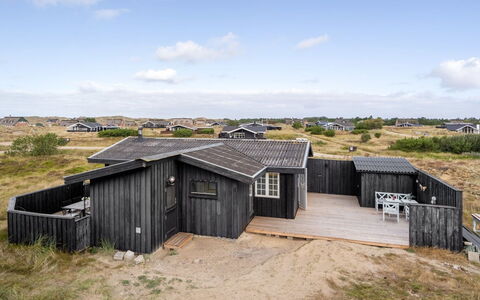 Aleksi - 500M from the Sea: Casa, Casa, Techo, Barrio Residencial, Cabaña, Inmuebles, Casa De Campo, Césped, Paisajismo, Vía Muerta