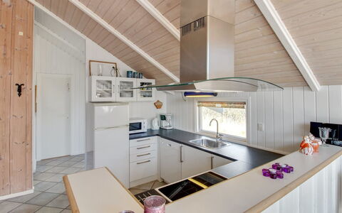 Uma - 400M from the Sea: Piso, Madera, Techo, Diseño De Interiores, Suelo, Cocina, Mostrador, Suelos De Madera, Habitación, Casa