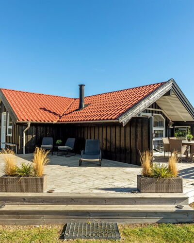 Skyler - 1Km from the Sea