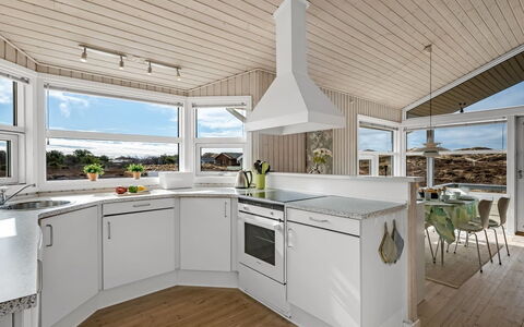 Ferdine - 1.5Km from the Sea: Diseño De Interiores, Techo, Piso, Cocina, Suelo, Electrodoméstico, Aparato De Cocina, Mostrador, Gabinetes, Electrodoméstico