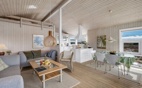 Ferdine - 1.5Km from the Sea: Madera, Piso, Suelo, Casa, Diseño De Interiores, Techo, Suelos De Madera, Madera Dura, Tablón, Sala