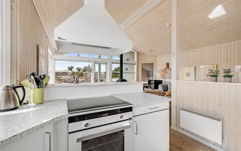 Ferdine - 1.5Km from the Sea: Cocina, Madera, Piso, Techo, Diseño De Interiores, Aparato De Cocina, Mostrador, Suelo, Electrodoméstico, Gabinetes