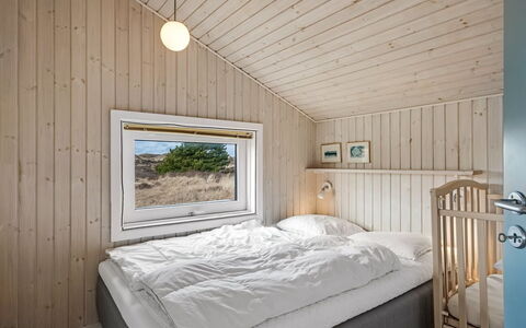 Ferdine - 1.5Km from the Sea: Habitación, Madera, Cama, Techo, Sábana, Lecho, Diseño De Interiores, Suelo, Casa, Marco De La Cama