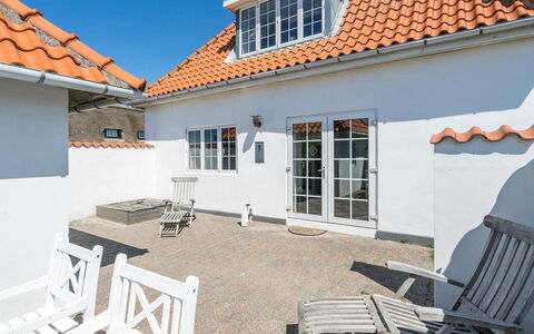 Fridoline - 150M from the Sea: Casa, Techo, Inmuebles, La Luz Del Día, Villa, Balcón, Mueble Para Exteriores
