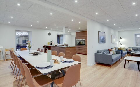 Christiern - 4.5Km from the Sea: Diseño De Interiores, Mueble, Piso, Suelo, Techo, Madera, Sofá, Habitación, Sala, Suelos De Madera