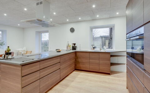 Christiern - 4.5Km from the Sea: Piso, Diseño De Interiores, Suelos De Madera, Suelo, Madera, Mostrador, Cocina, Mueble, Gabinetes, Techo
