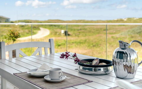 Ortwin - 300M from the Sea: Hierba, Casa, Techo, Casa, Cabaña, Arbusto, El Terreno Del Lote, Área Rural, Casa De Campo, Cobertura Del Suelo