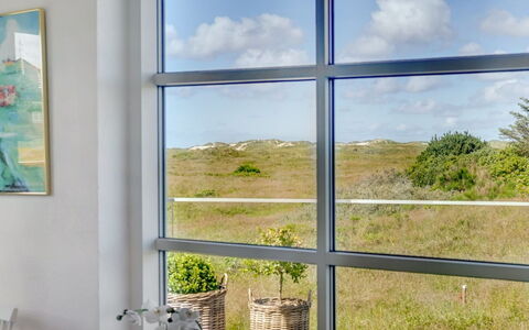 Ortwin - 300M from the Sea: Hierba, Casa, Techo, Casa, Cabaña, Arbusto, El Terreno Del Lote, Área Rural, Casa De Campo, Cobertura Del Suelo