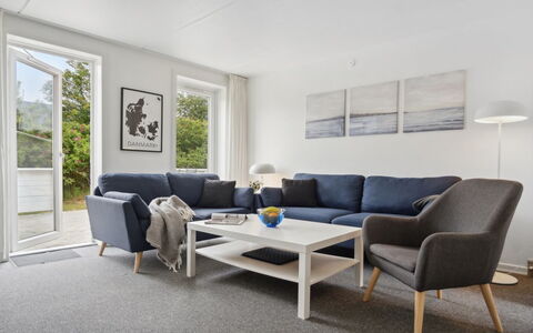 Withulf - 2.3Km from the Sea: Mueble, Diseño De Interiores, Silla, Piso, Mesa, Recurso, Suelo, Techo, Habitación, Eco Hotel