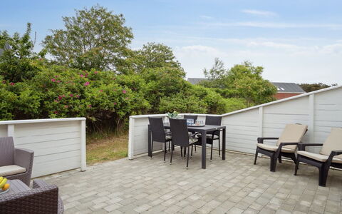 Withulf - 2.3Km from the Sea: Mueble, Diseño De Interiores, Silla, Piso, Mesa, Recurso, Suelo, Techo, Habitación, Eco Hotel