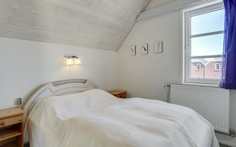 Otto - 2.3Km from the Sea: Habitación, Madera, Techo, Suelo, Cama, Piso, Sábana, Lecho, Diseño De Interiores, Marco De La Cama