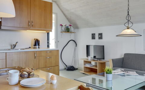 Otto - 2.3Km from the Sea: Mueble, Diseño De Interiores, Piso, Madera, Suelo, Techo, Lámpara, Silla, Cocina, Habitación