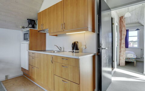 Otto - 2.3Km from the Sea: Piso, Madera, Diseño De Interiores, Suelo, Lavabo, Techo, Mueble, Arreglo De Tubería, Cocina, Grifo