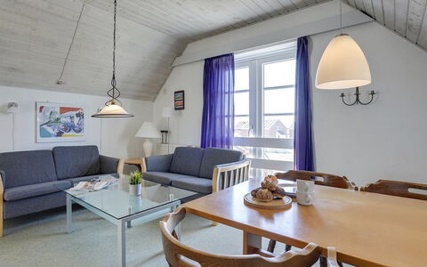 Otto - 2.3Km from the Sea: Mueble, Piso, Diseño De Interiores, Techo, Suelo, Silla, Cocina Y Comedor Mesa, Sala, Madera Dura, Diseño