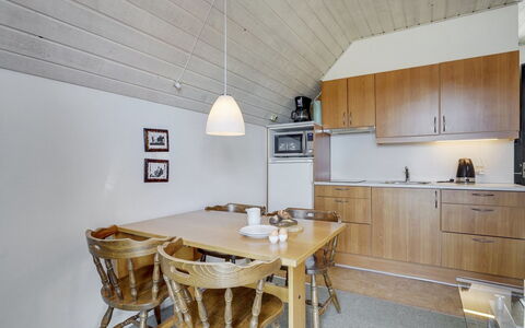 Otto - 2.3Km from the Sea: Piso, Diseño De Interiores, Suelo, Mueble, Madera, Techo, Lámpara, Habitación, Cocina, Suelos De Madera