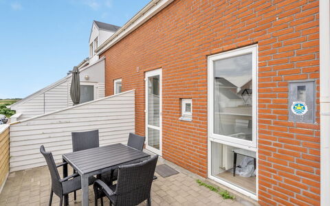 Anke - 500M from the Sea: Mueble, Diseño De Interiores, Silla, Piso, Mesa, Recurso, Suelo, Techo, Habitación, Eco Hotel